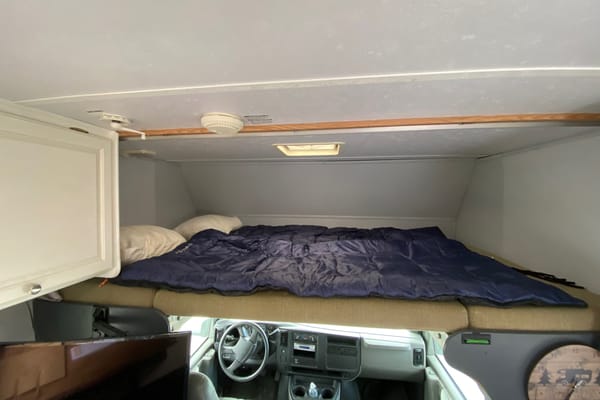 Cozy Updated 29’ Motorhome | 2 Queen Beds | Recliners | Cabin Vibes on Wheels