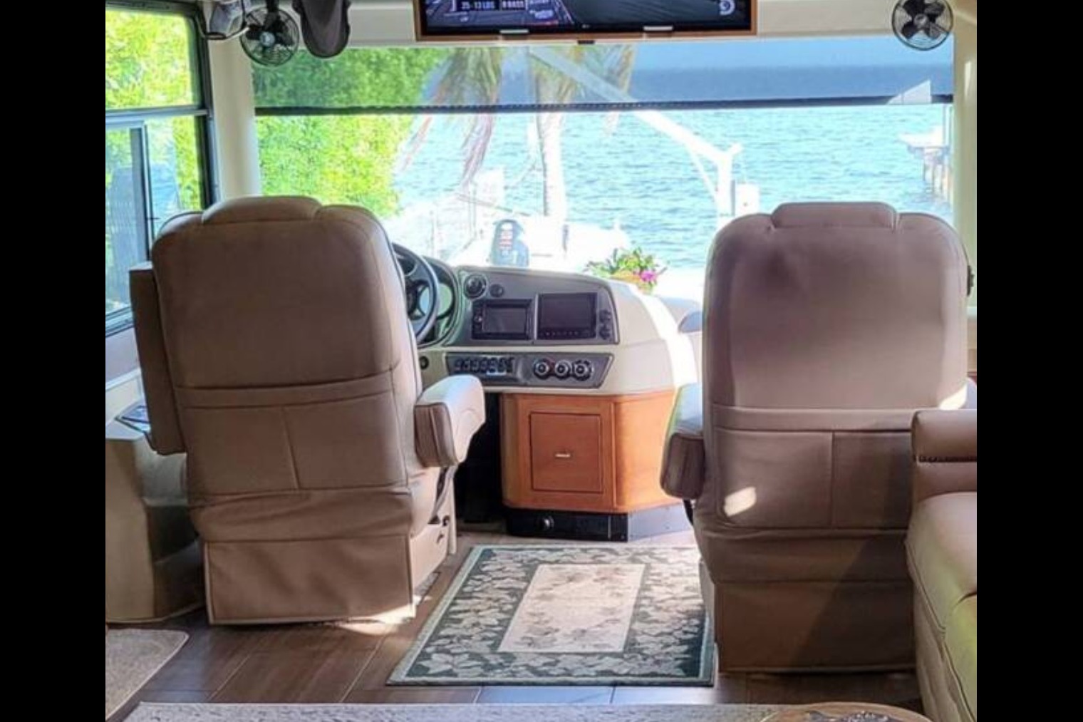 Glamping Queen Tiffin Motorhomes RED Class A