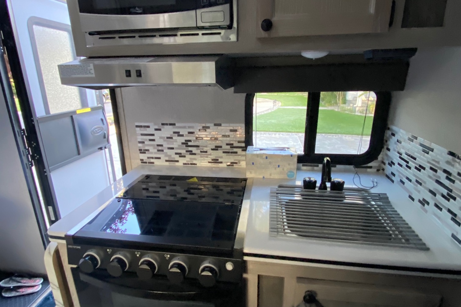 [64] Stress Free RVs - Modern Bunk (SUV Towable)