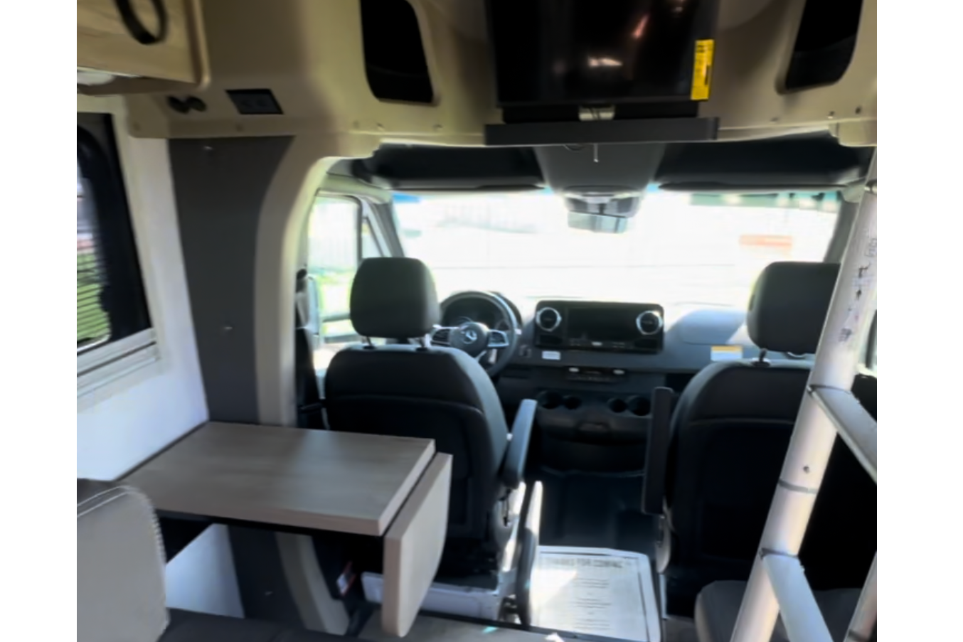 Lulu Van Gogh - SPREKKO Winnebago/Mercedes Class C