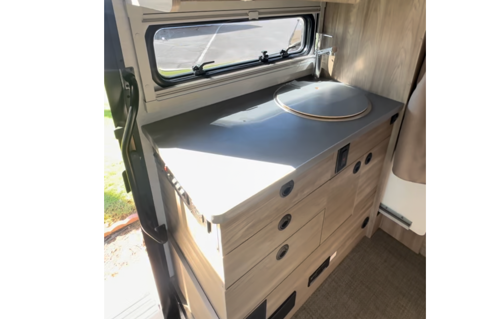 Lulu Van Gogh - SPREKKO Winnebago/Mercedes Class C