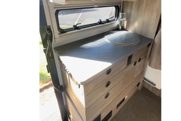 Lulu Van Gogh - SPREKKO Winnebago/Mercedes Class C