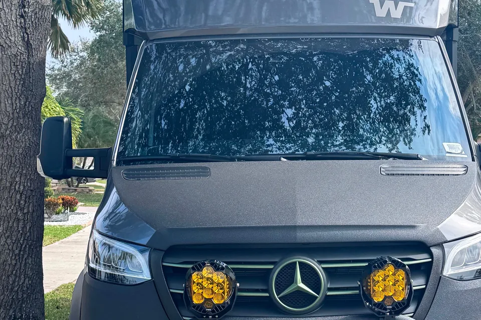Lulu Van Gogh - SPREKKO Winnebago/Mercedes Class C