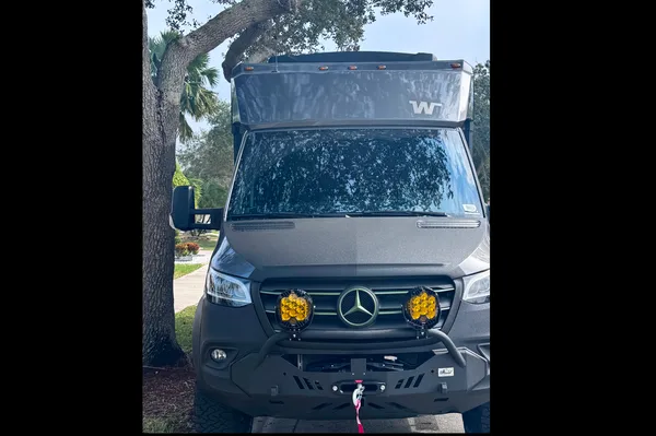 Lulu Van Gogh - SPREKKO Winnebago/Mercedes Class C