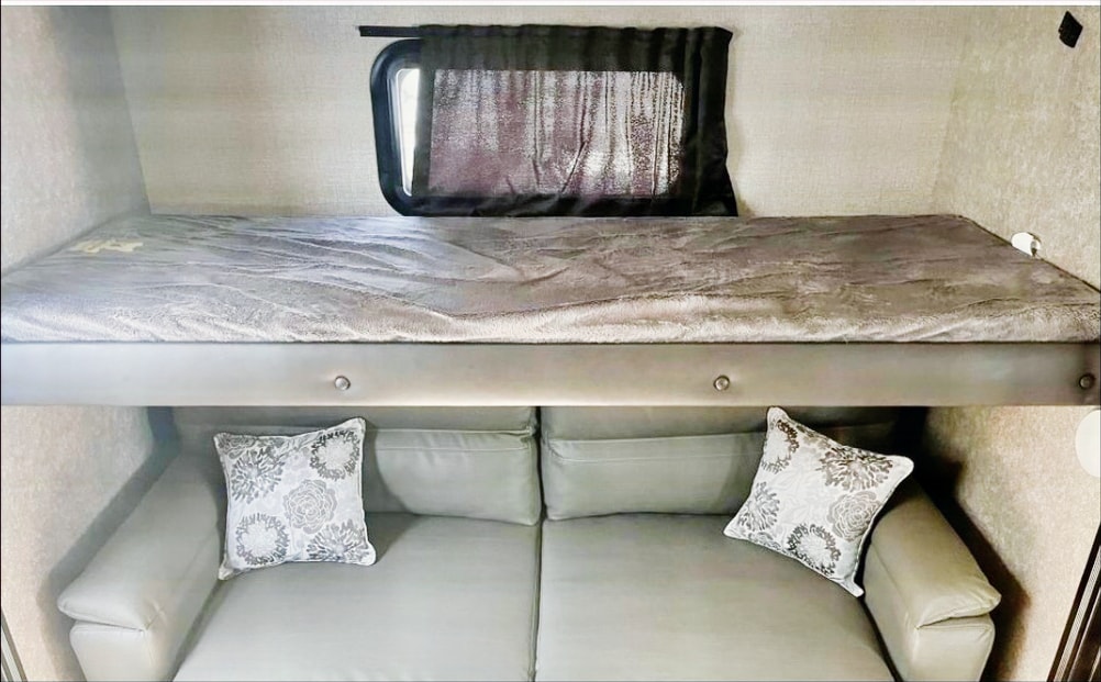 Jaimie's Jayco Eagle Paradise 