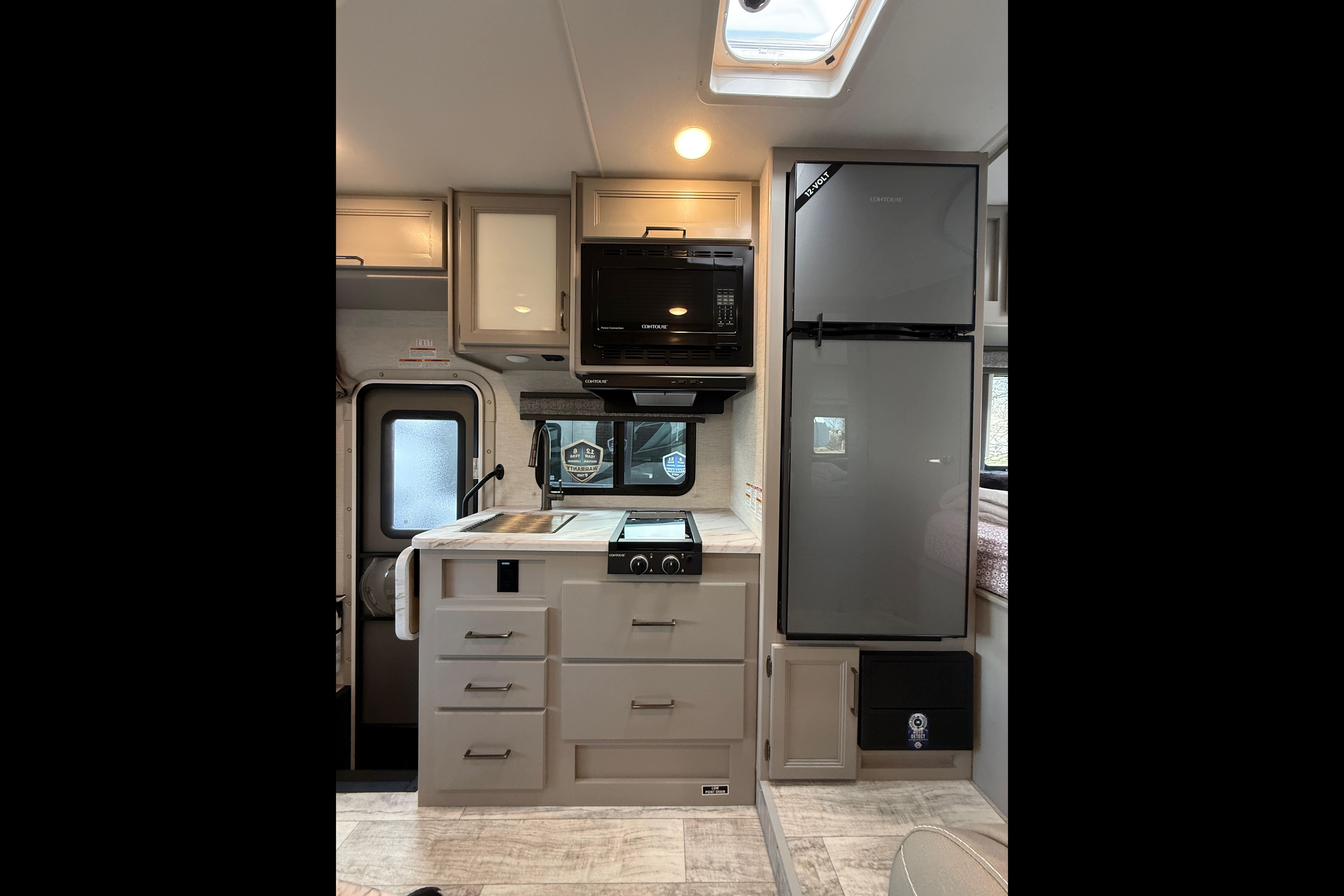 Brand new 2026 Thor Chateau 24ft. with free private shuttle -Luis