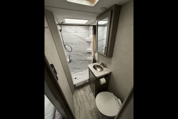 Brand new 2026 Thor Chateau 24ft. with free private shuttle -Luis