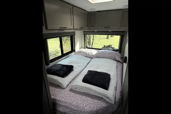 Brand new 2026 Thor Chateau 24ft. with free private shuttle -Luis