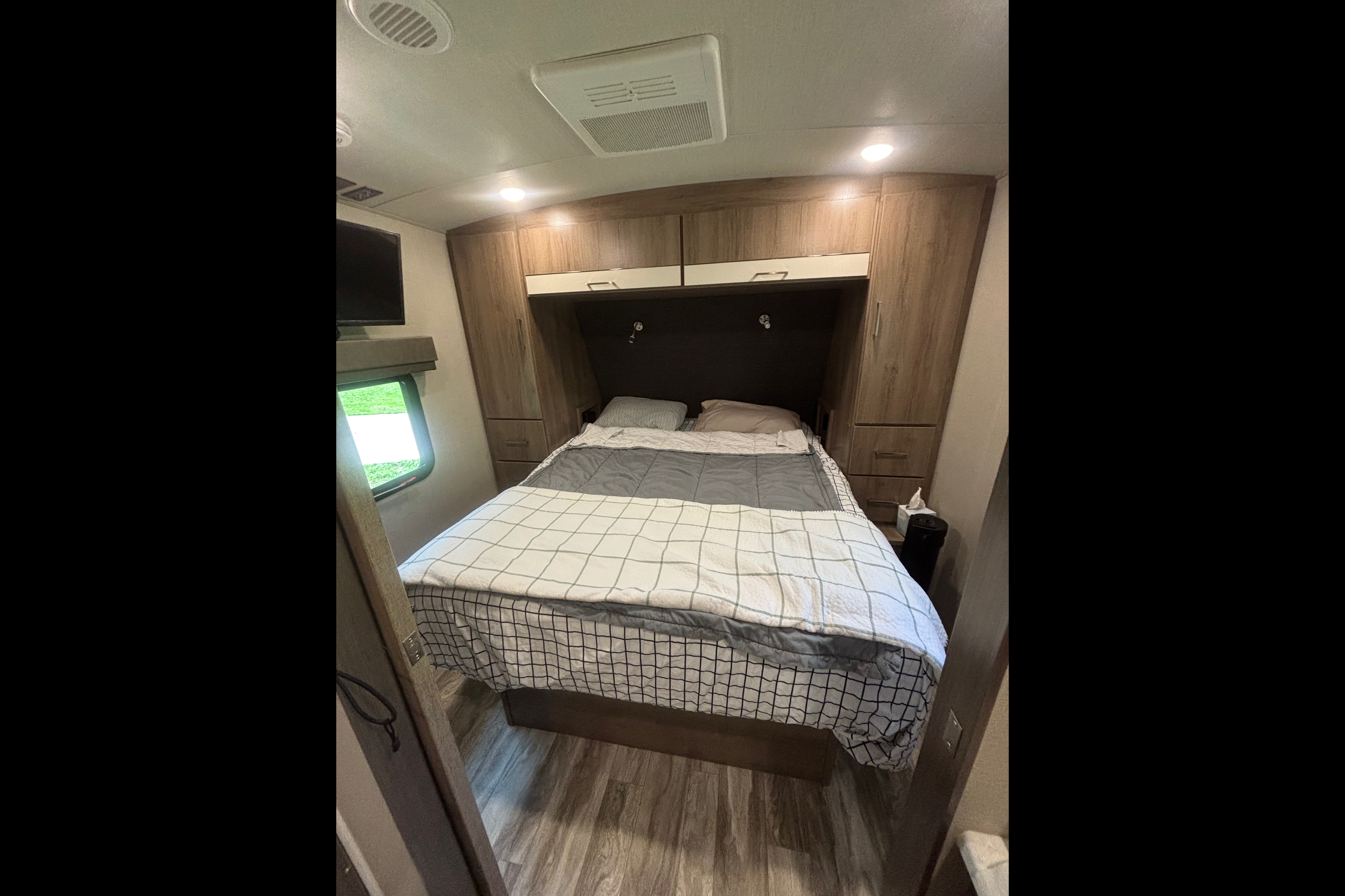 Grand Design Imagine 3210BH Sleeps 7!