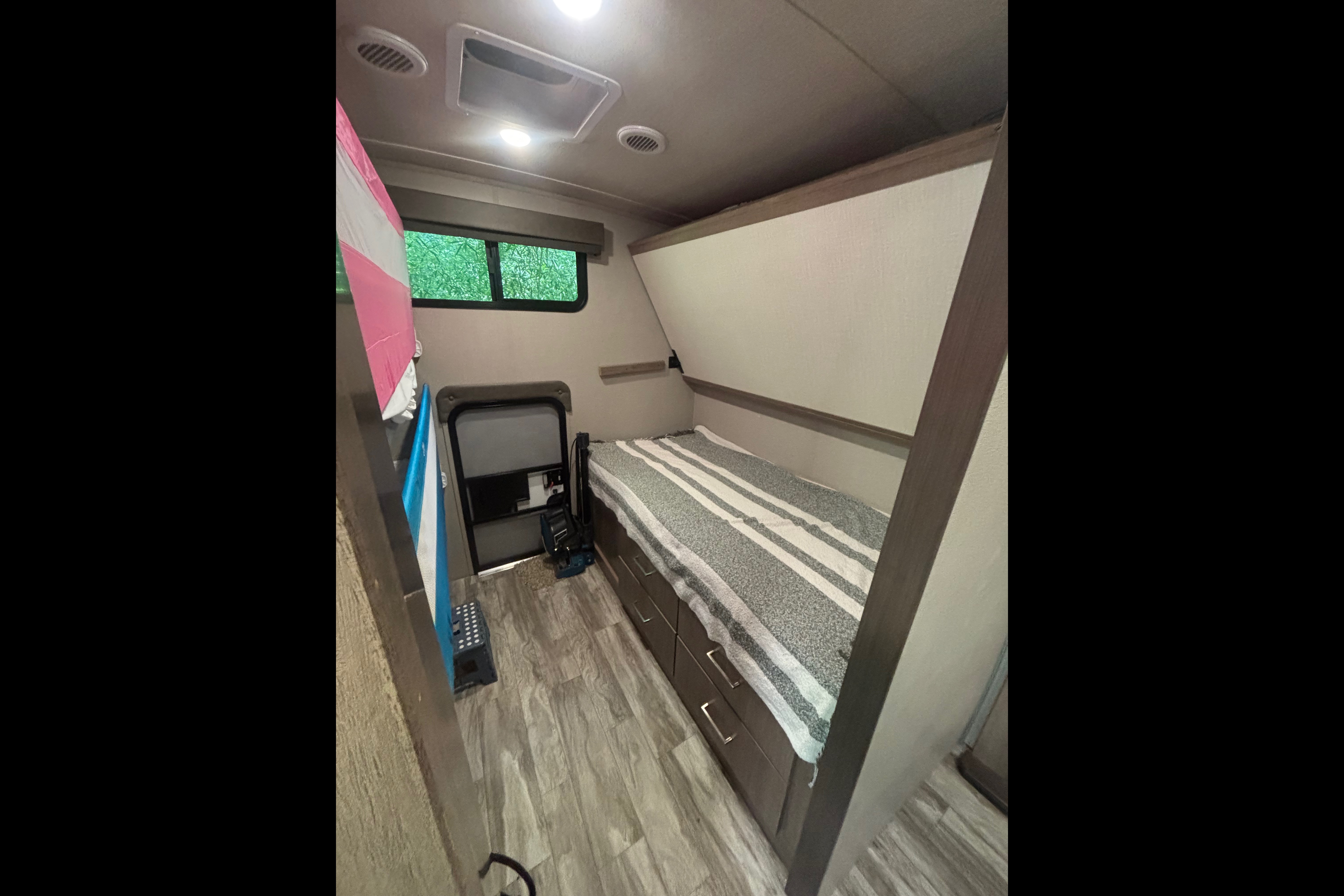 Grand Design Imagine 3210BH Sleeps 7!
