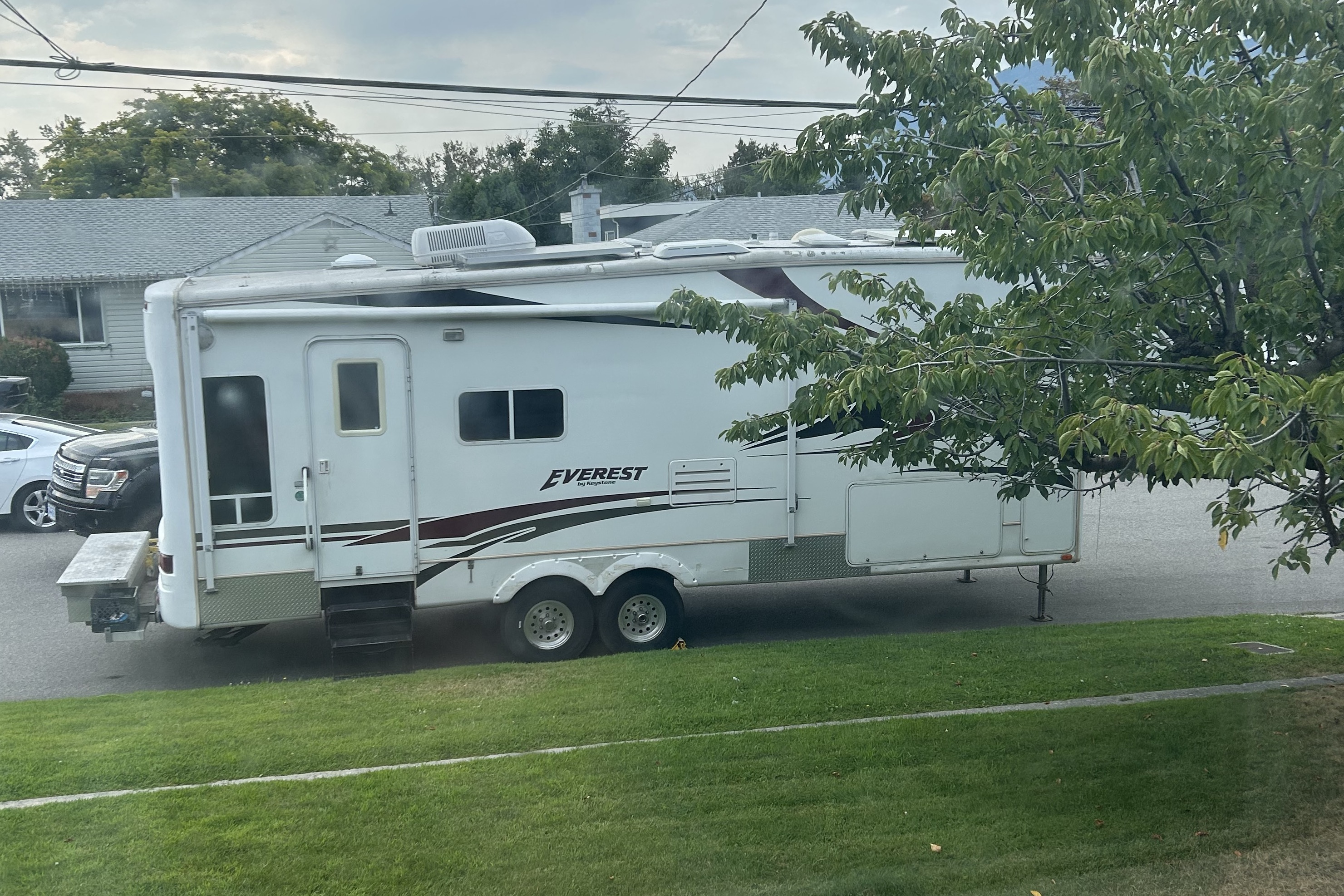RaeRae’s Keystone Everest Fifth Wheel