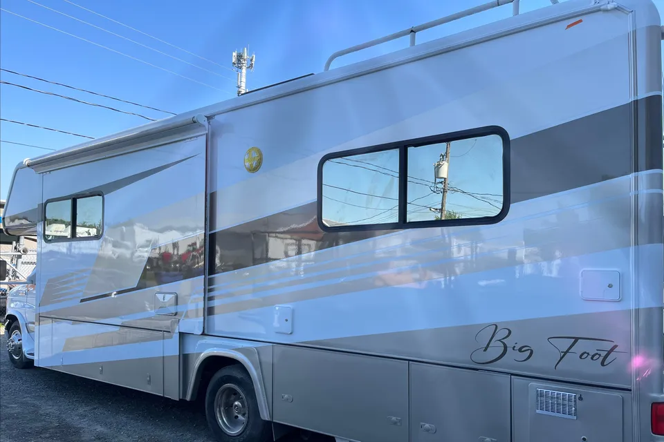Bigfoot RV 30MH2 Classe C