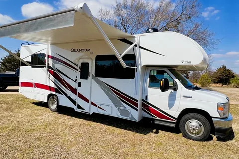 Aila's Thor Motor Coach Quantum SE 28 Class C    "FunMobile!"