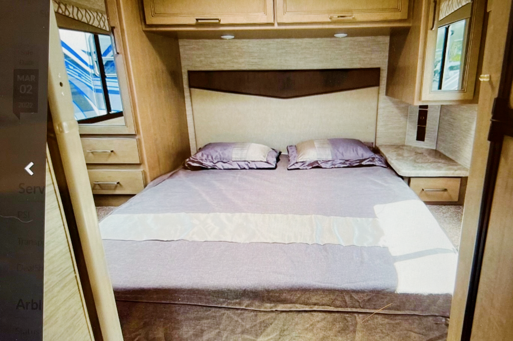 Aila's Thor Motor Coach Quantum SE 28 Class C    "FunMobile!"