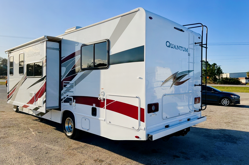 Aila's Thor Motor Coach Quantum SE 28 Class C    "FunMobile!"