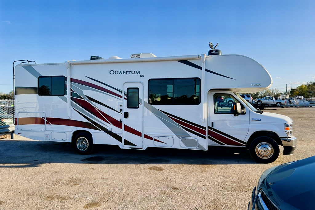 Aila's Thor Motor Coach Quantum SE 28 Class C    "FunMobile!"