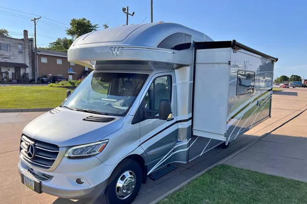 Tent42 Winnebago View 24D Class C