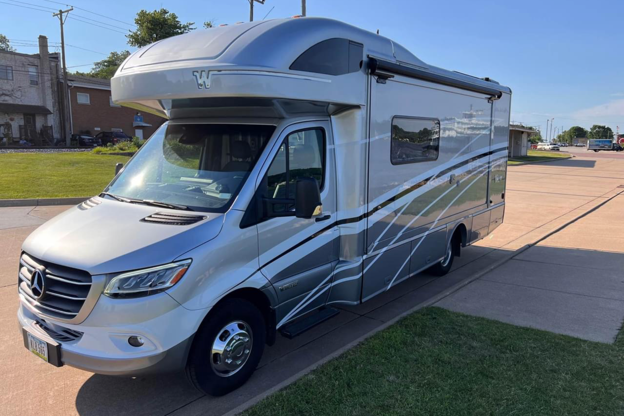 Tent42 Winnebago View 24D Class C