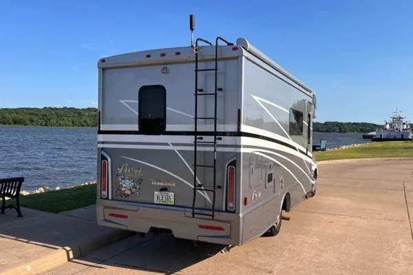Tent42 Winnebago View 24D Class C