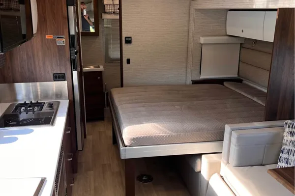 Tent42 Winnebago View 24D Class C