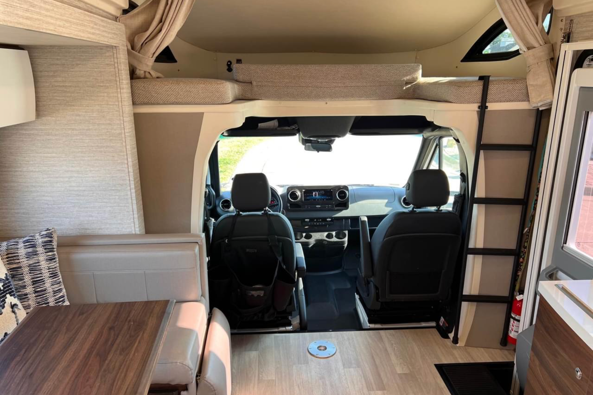 Tent42 Winnebago View 24D Class C