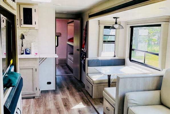 Family Adventurer! 2022- Alta 3150KBH Travel Trailer