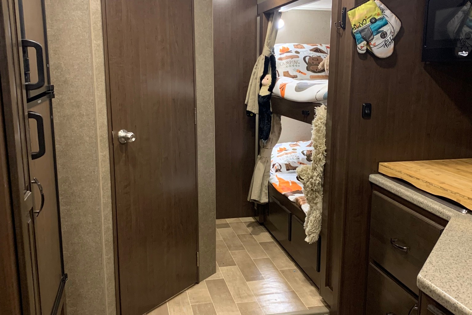 Unlimited Miles - Sleeps 12 - BunkHouse - Pet Friendly -5 TVs!