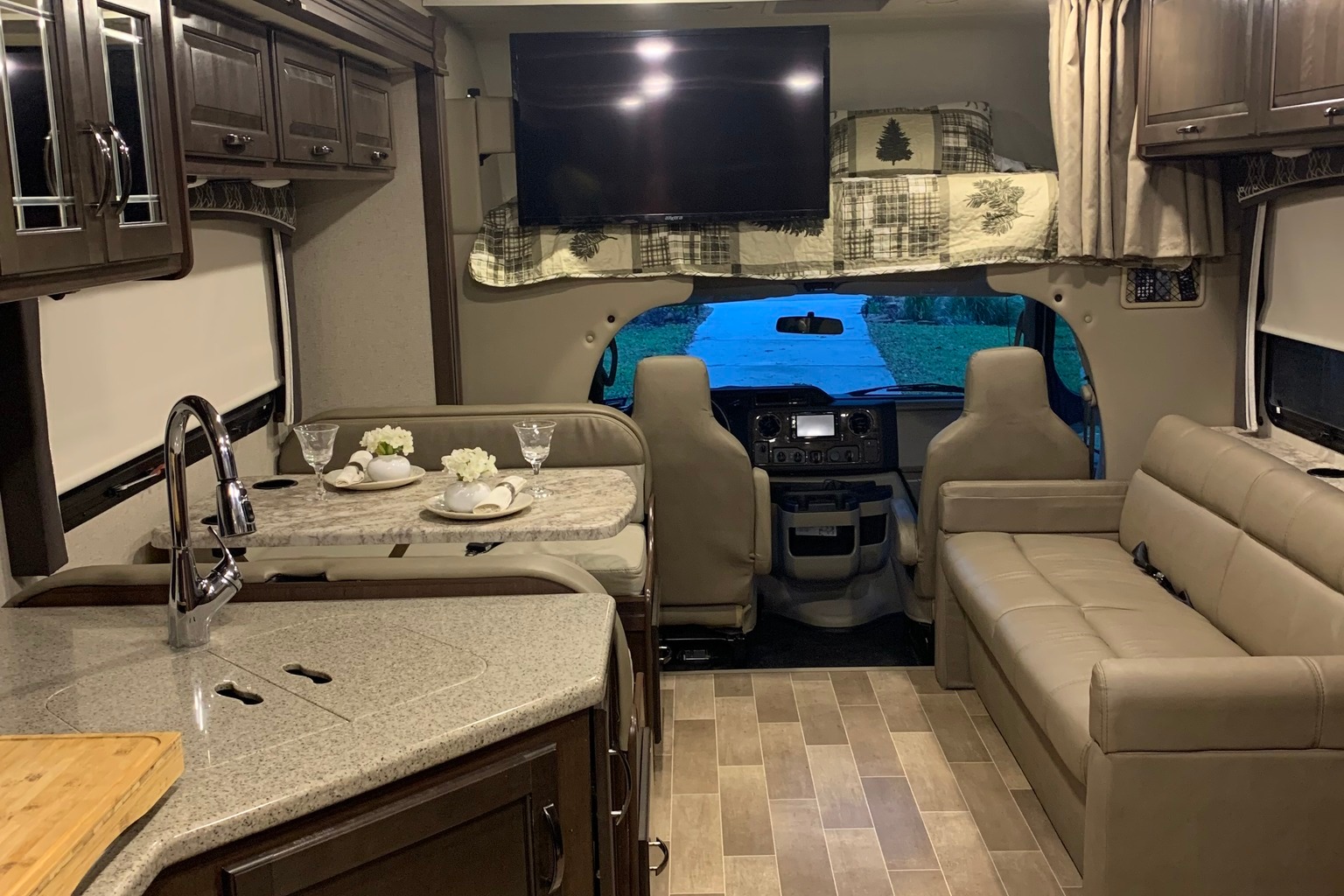 Unlimited Miles - Sleeps 12 - BunkHouse - Pet Friendly -5 TVs!