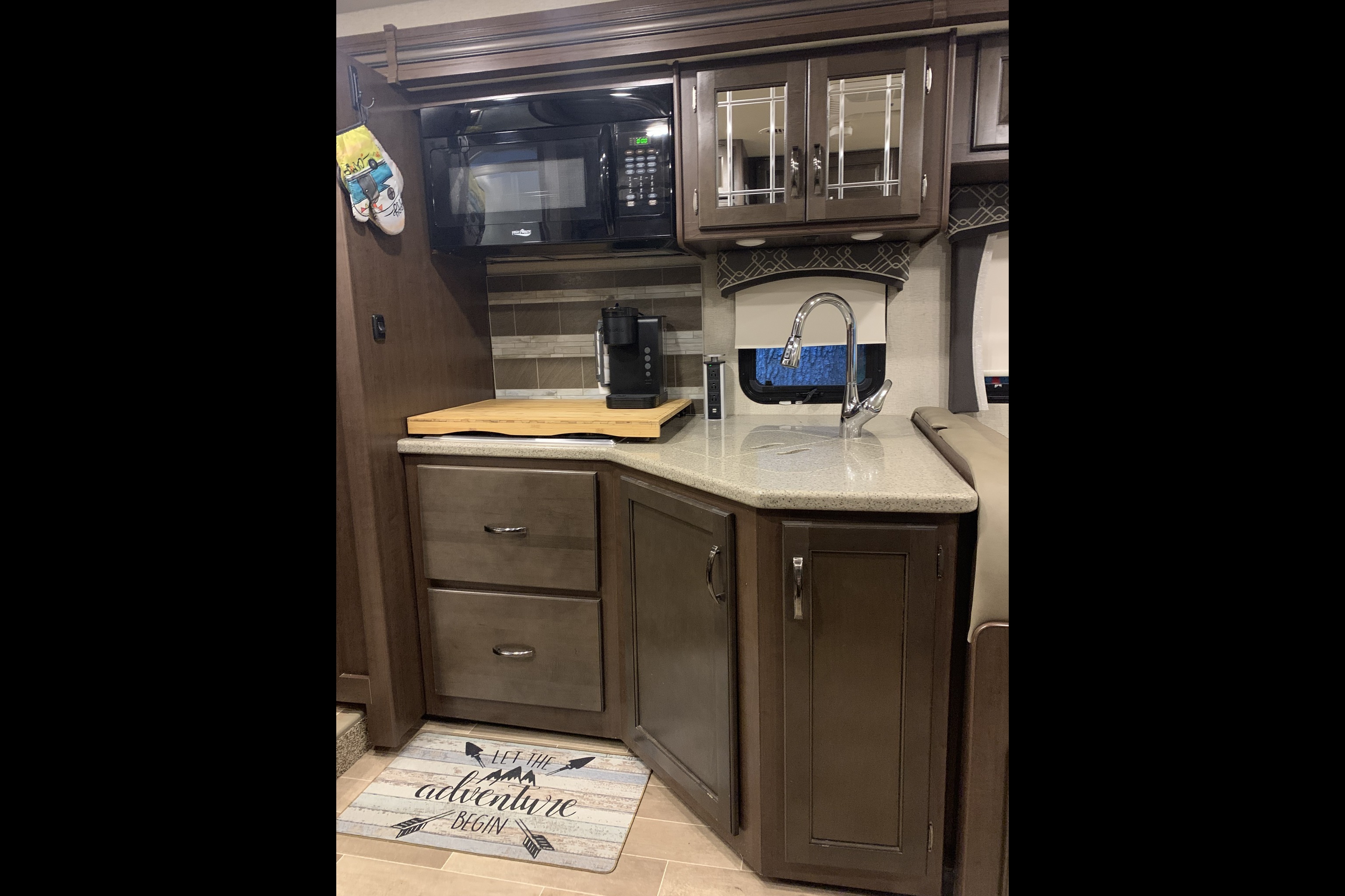 Unlimited Miles - Sleeps 12 - BunkHouse - Pet Friendly -5 TVs!