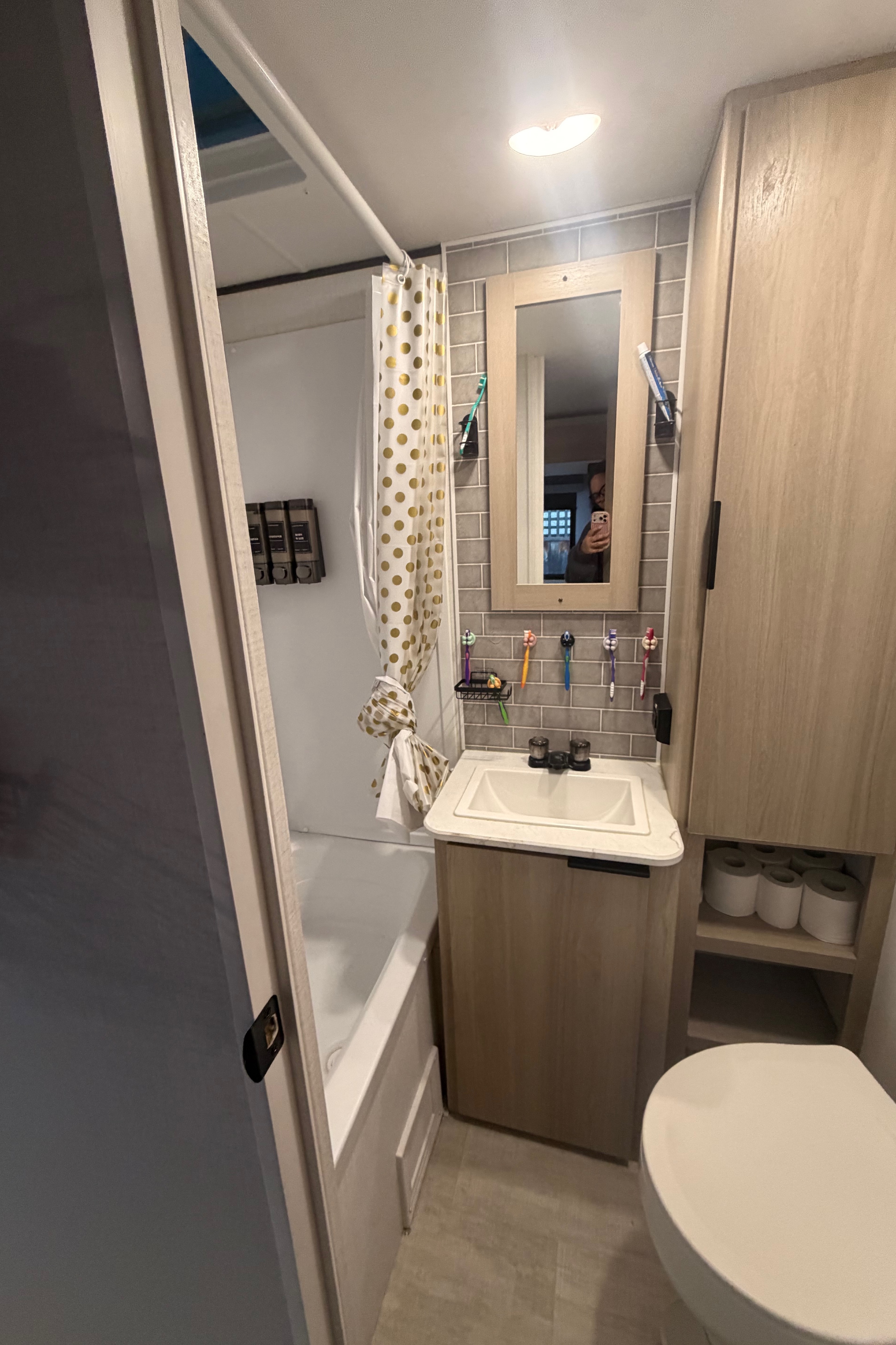 Olivia's Dutchmen Colorado 280BCH Travel Trailer