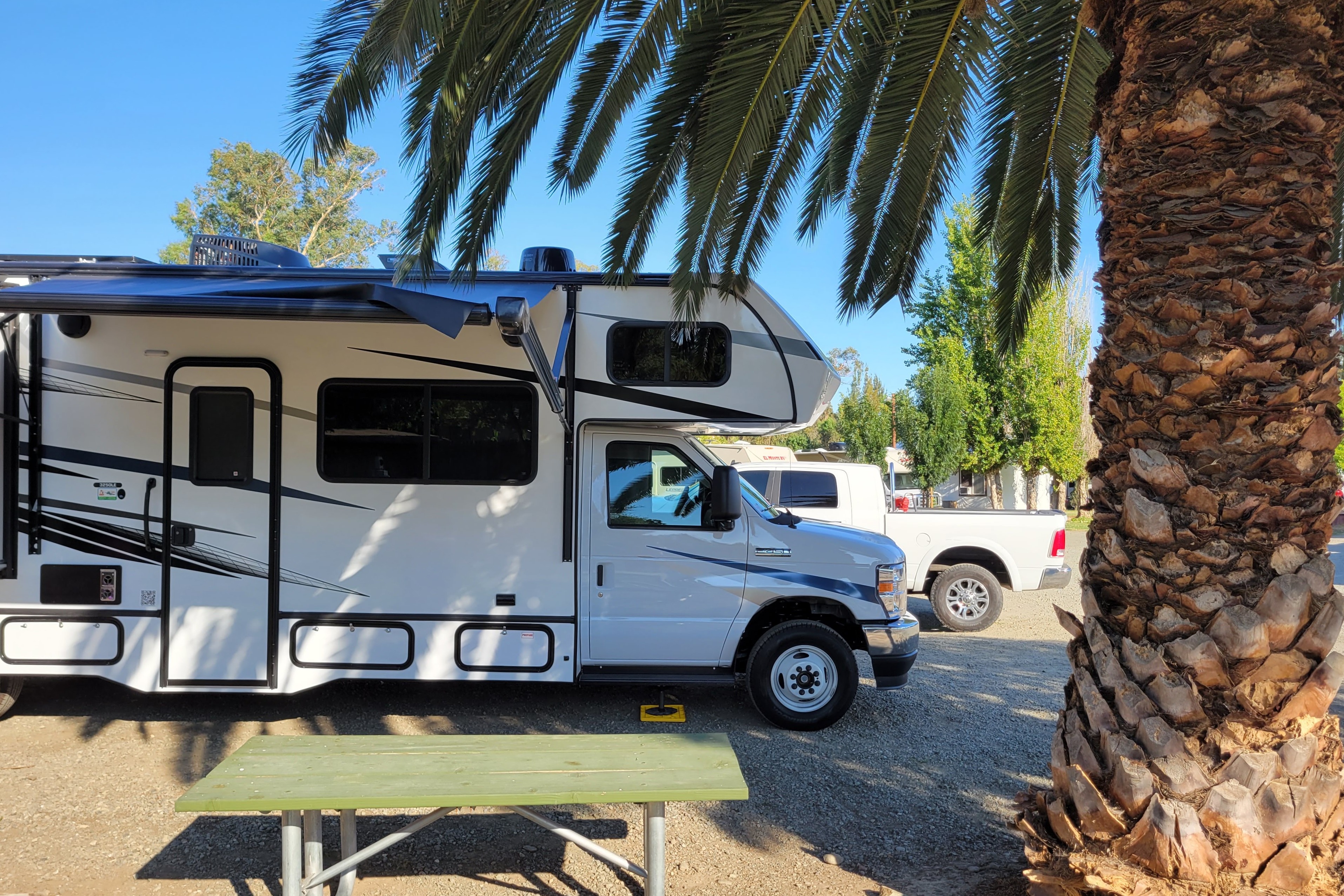 32ft 2022 Forest River Sunseeker 3250DSLE Class C