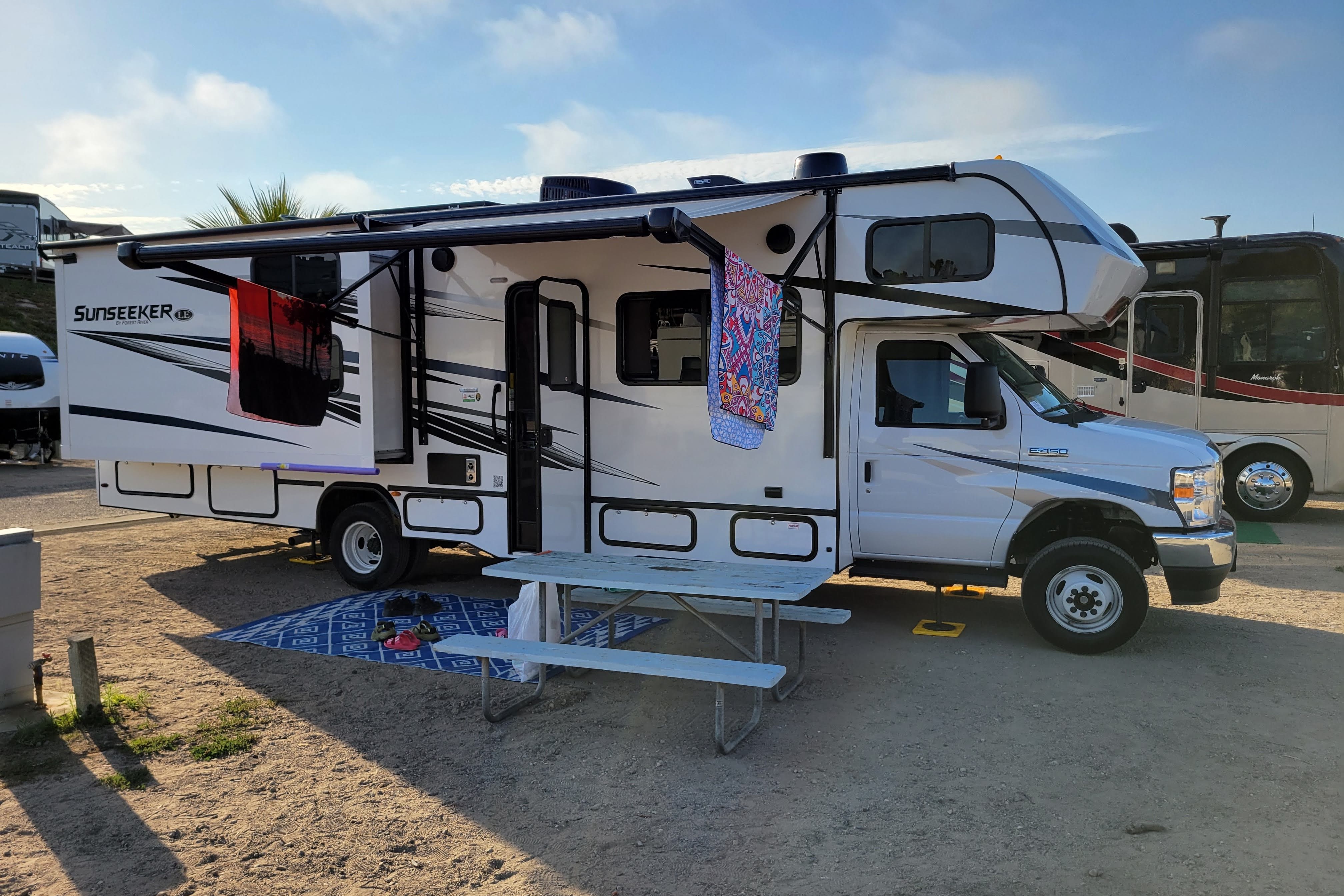32ft 2022 Forest River Sunseeker 3250DSLE Class C