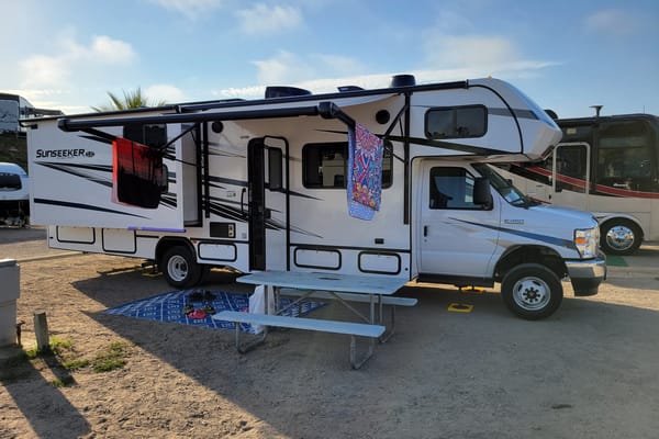 32ft 2022 Forest River Sunseeker 3250DSLE Class C