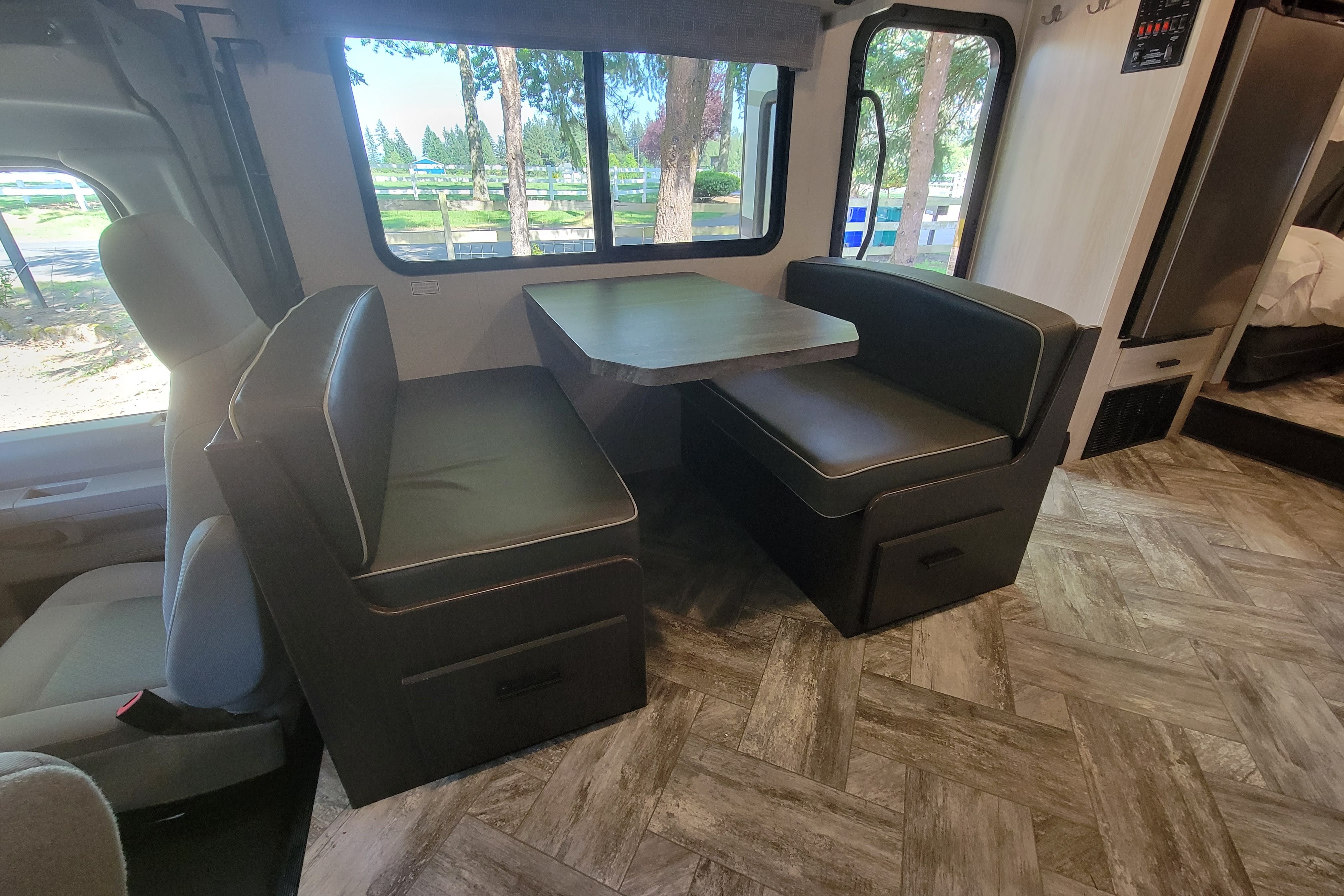 32ft 2022 Forest River Sunseeker 3250DSLE Class C