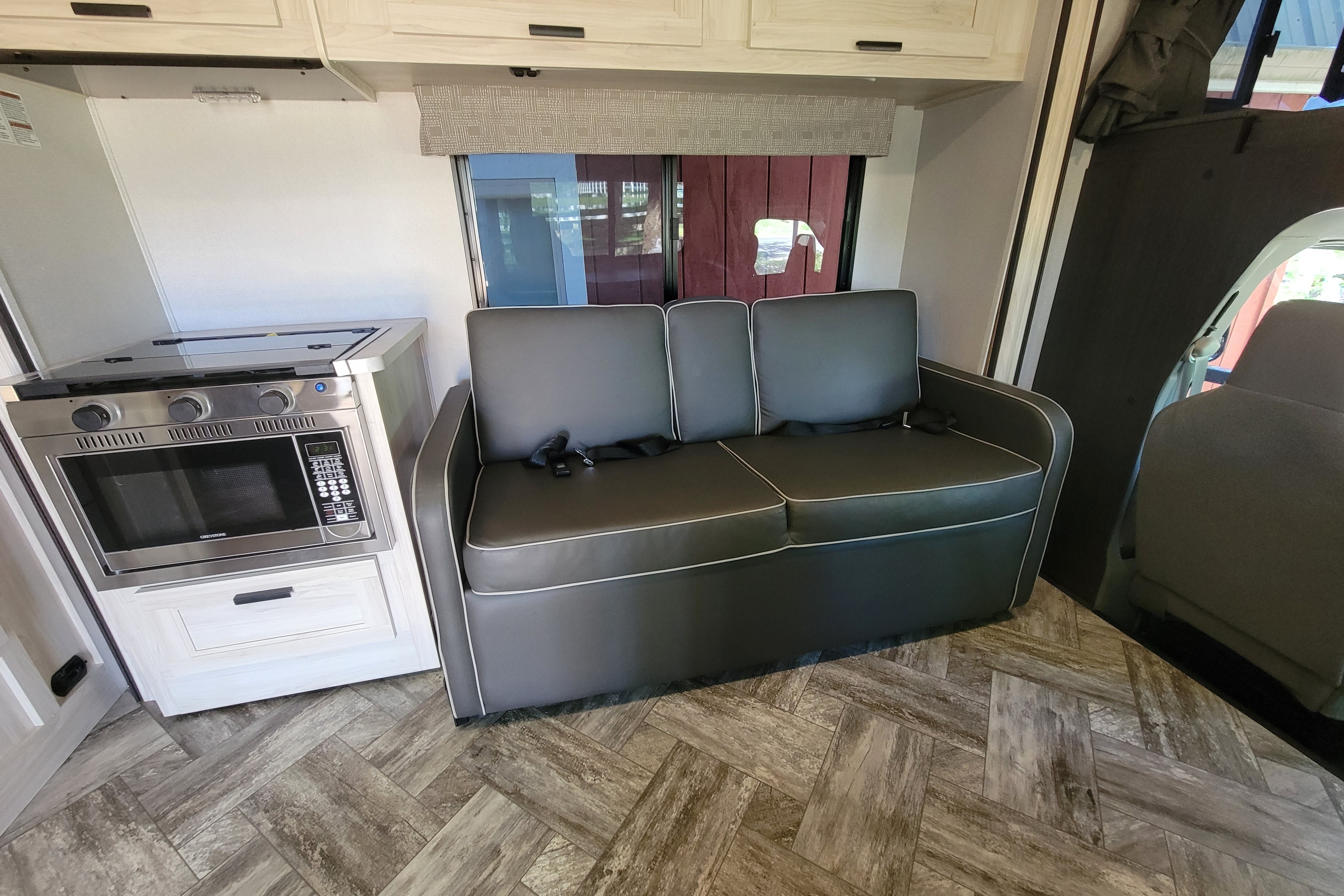 32ft 2022 Forest River Sunseeker 3250DSLE Class C