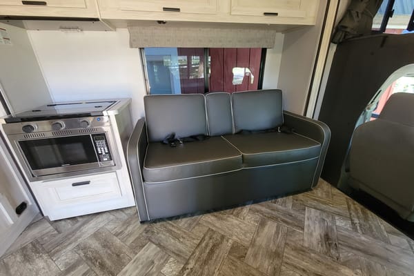 32ft 2022 Forest River Sunseeker 3250DSLE Class C