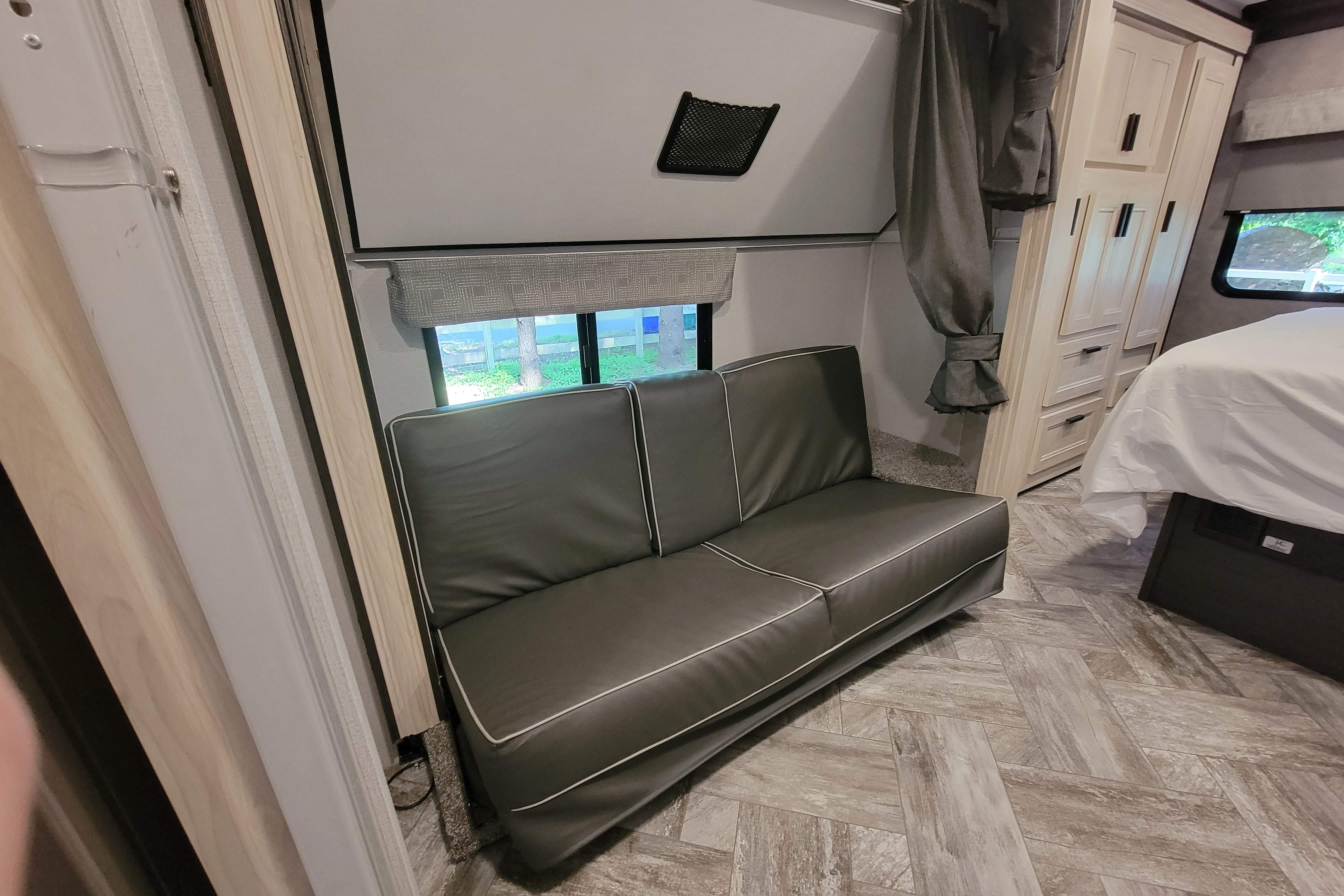 32ft 2022 Forest River Sunseeker 3250DSLE Class C