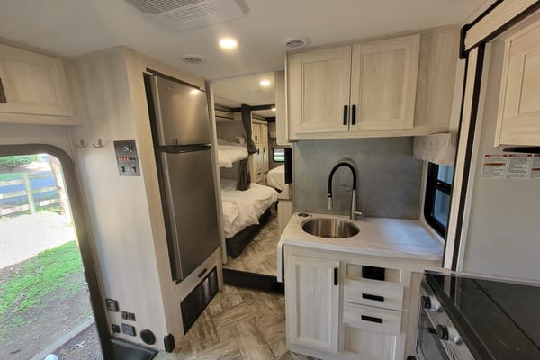 32ft 2022 Forest River Sunseeker 3250DSLE Class C