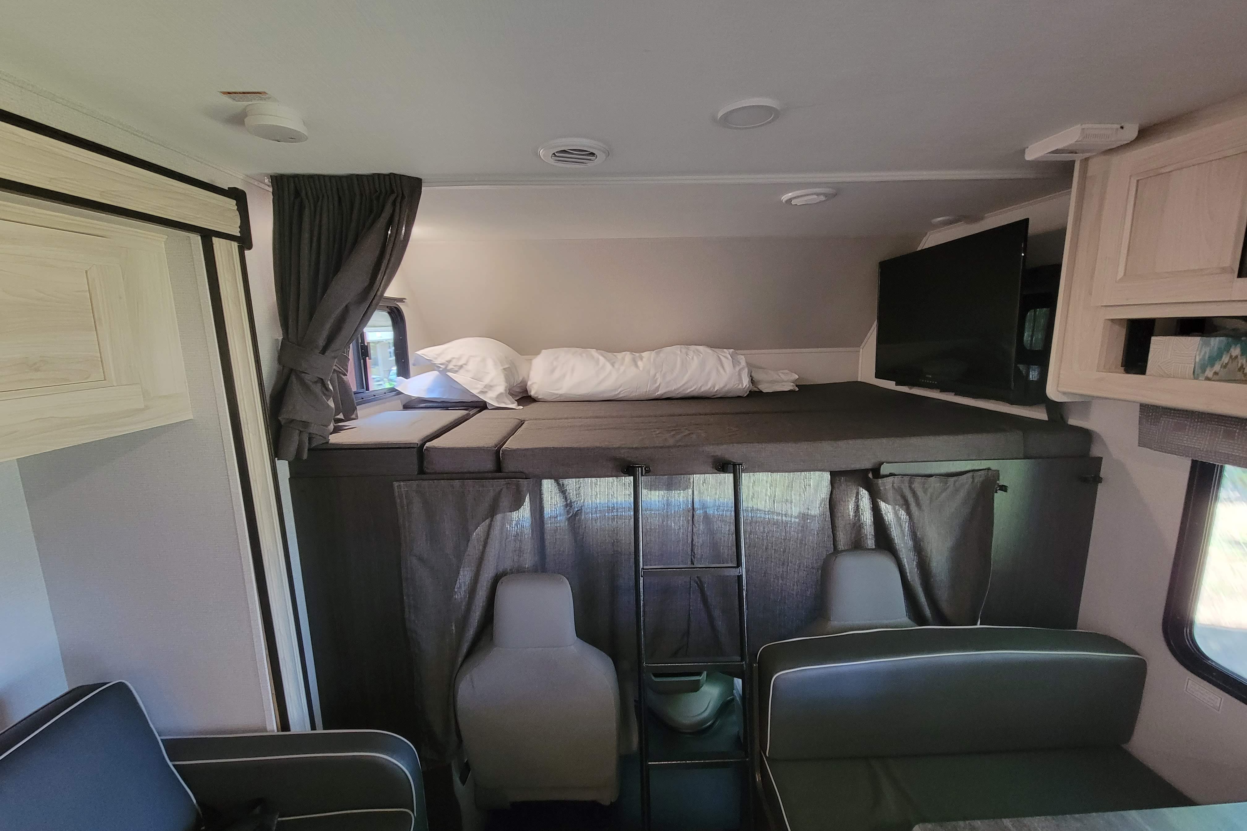 32ft 2022 Forest River Sunseeker 3250DSLE Class C
