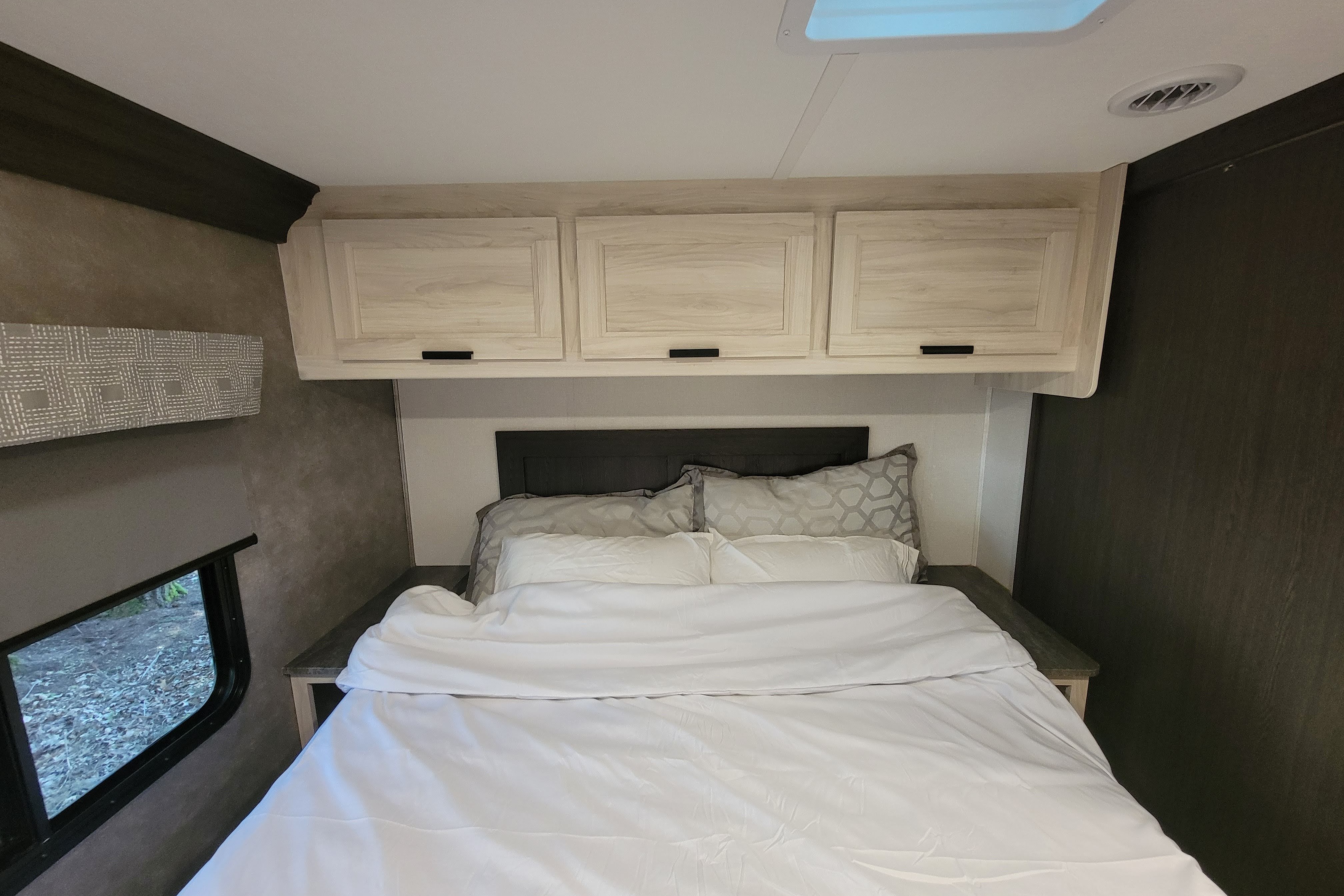 32ft 2022 Forest River Sunseeker 3250DSLE Class C