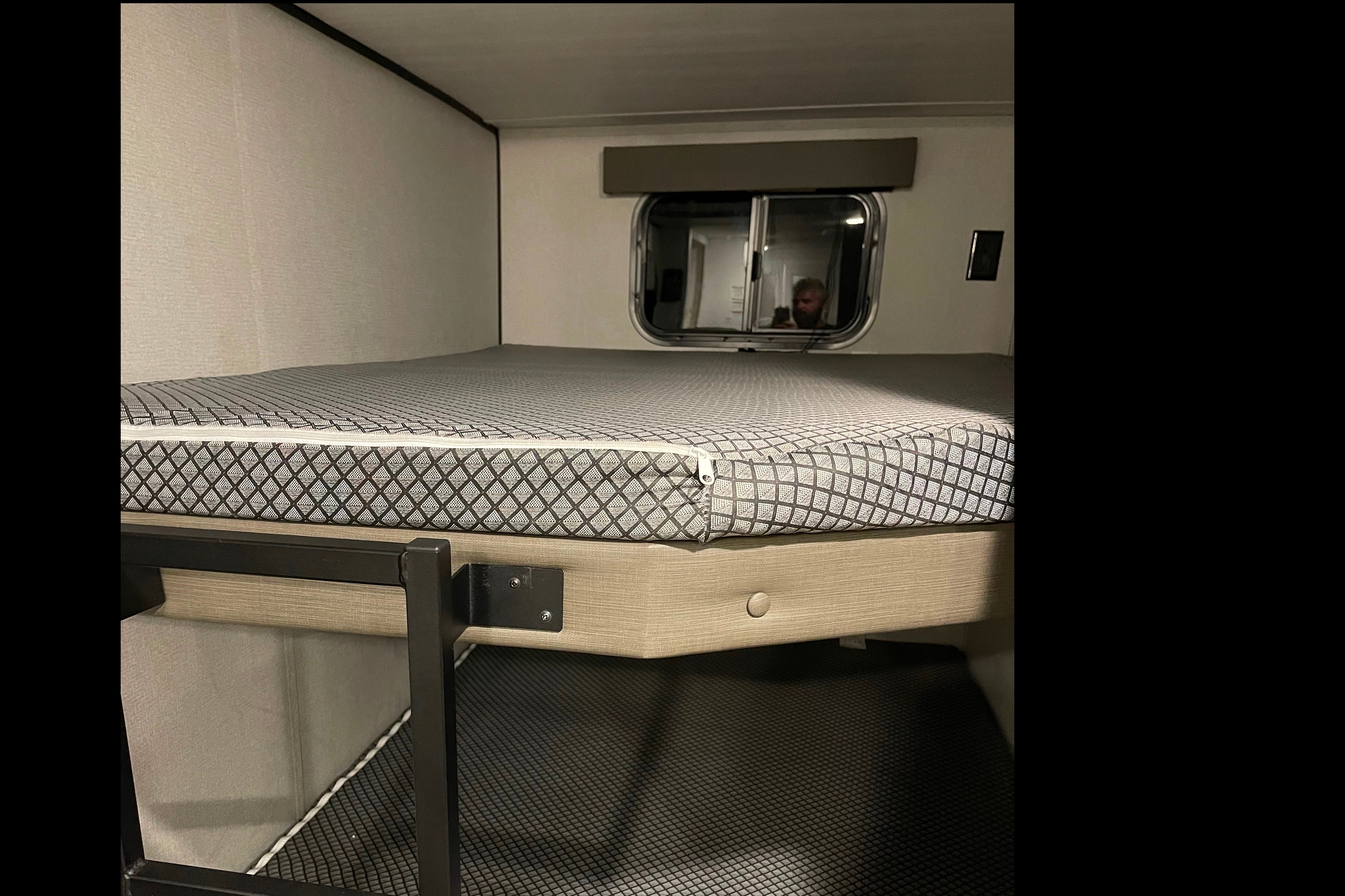 NEW & CLEAN 2022 Keystone Hideout 