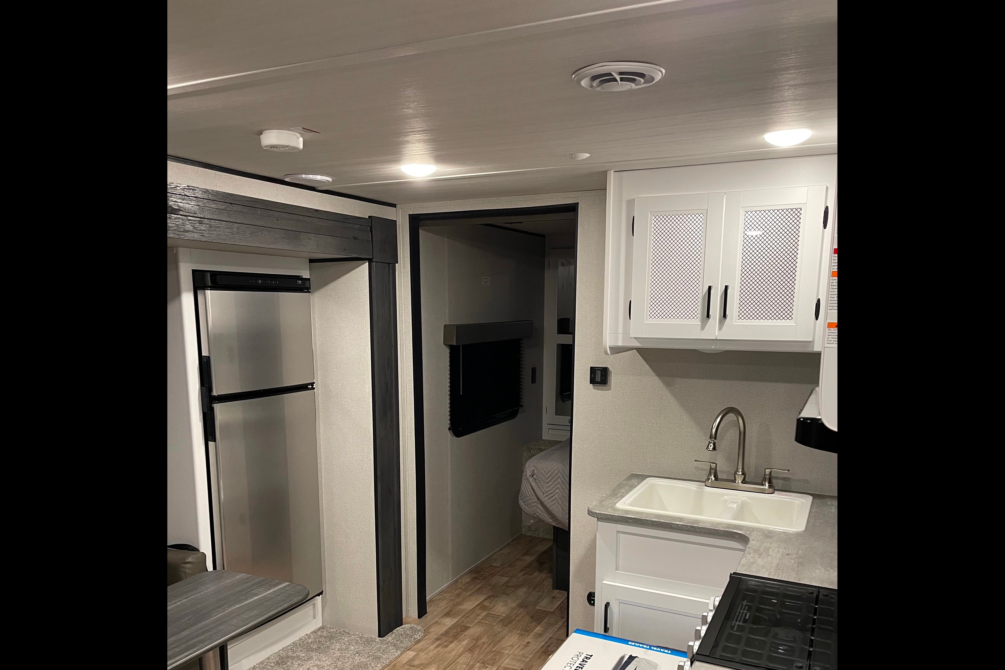NEW & CLEAN 2022 Keystone Hideout 
