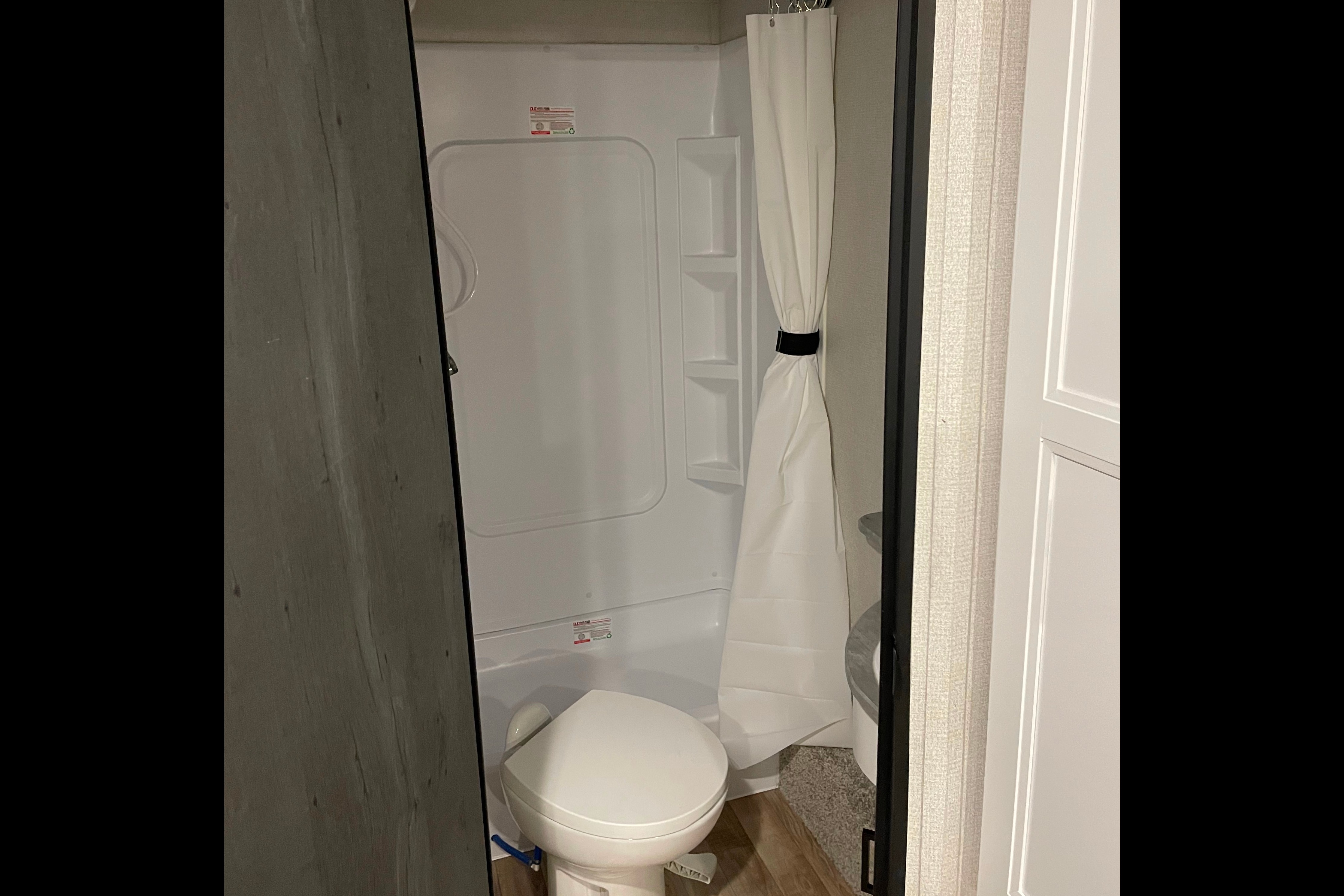NEW & CLEAN 2022 Keystone Hideout 