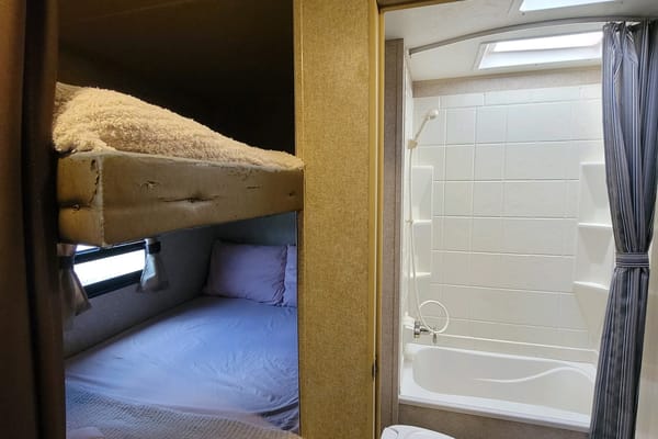 "Senorita Catalina" 1BR + Bunks SLEEPS 6