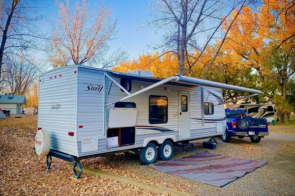 Perfect FAMILY FRIENDLY trailer!! Double over double bunks!