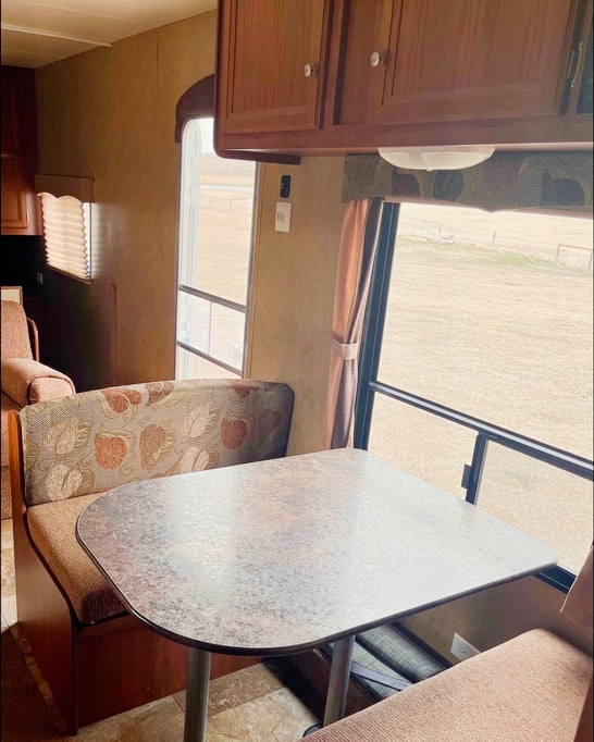 Perfect FAMILY FRIENDLY trailer!!  Double over double bunks!