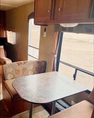 Perfect FAMILY FRIENDLY trailer!! Double over double bunks!