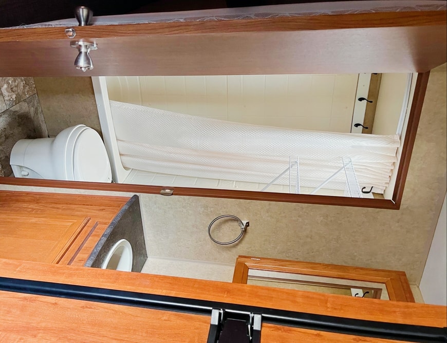 Perfect FAMILY FRIENDLY trailer!!  Double over double bunks!