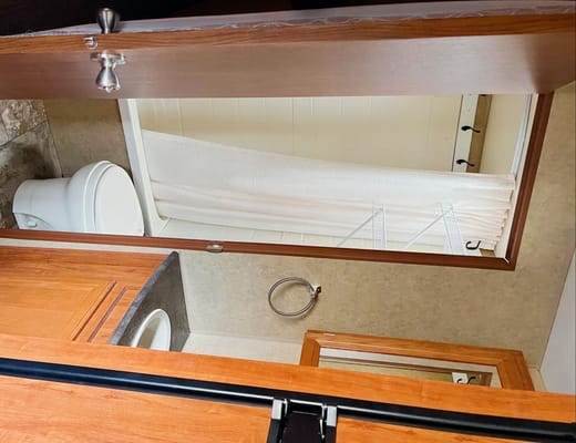 Perfect FAMILY FRIENDLY trailer!! Double over double bunks!