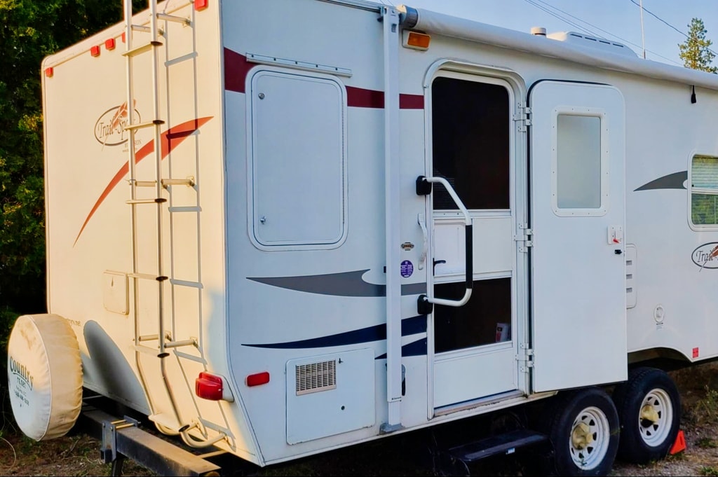 Larry's R-Vision 25S Lite Trailer